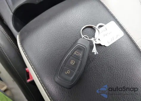 2012 Ford Focus Titanium z USA, uszkodzony, nr VIN 1FAHP3N24CL283473